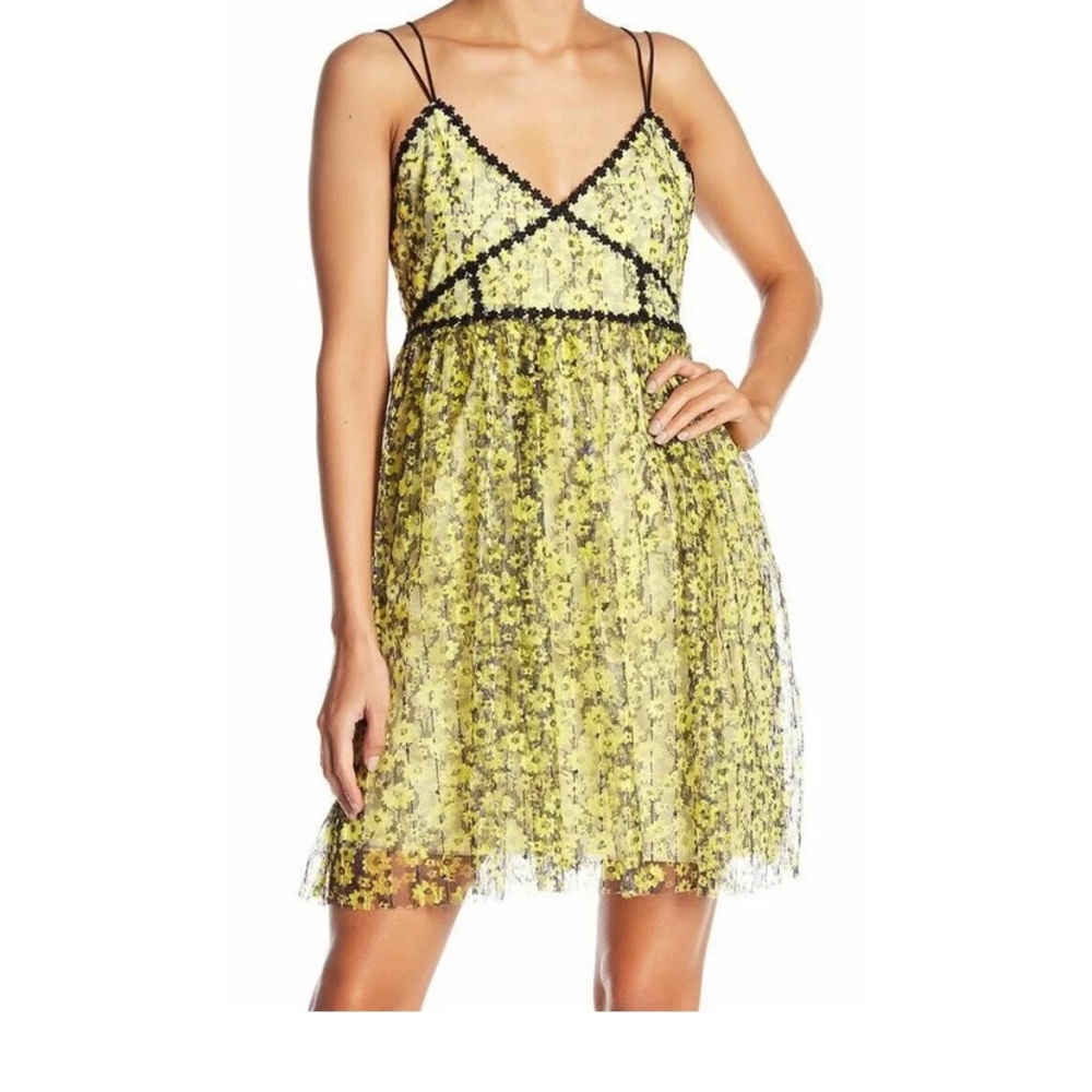 *Worn only once* Romeo and Juliet Couture • Yellow Floral dress • Sz XL